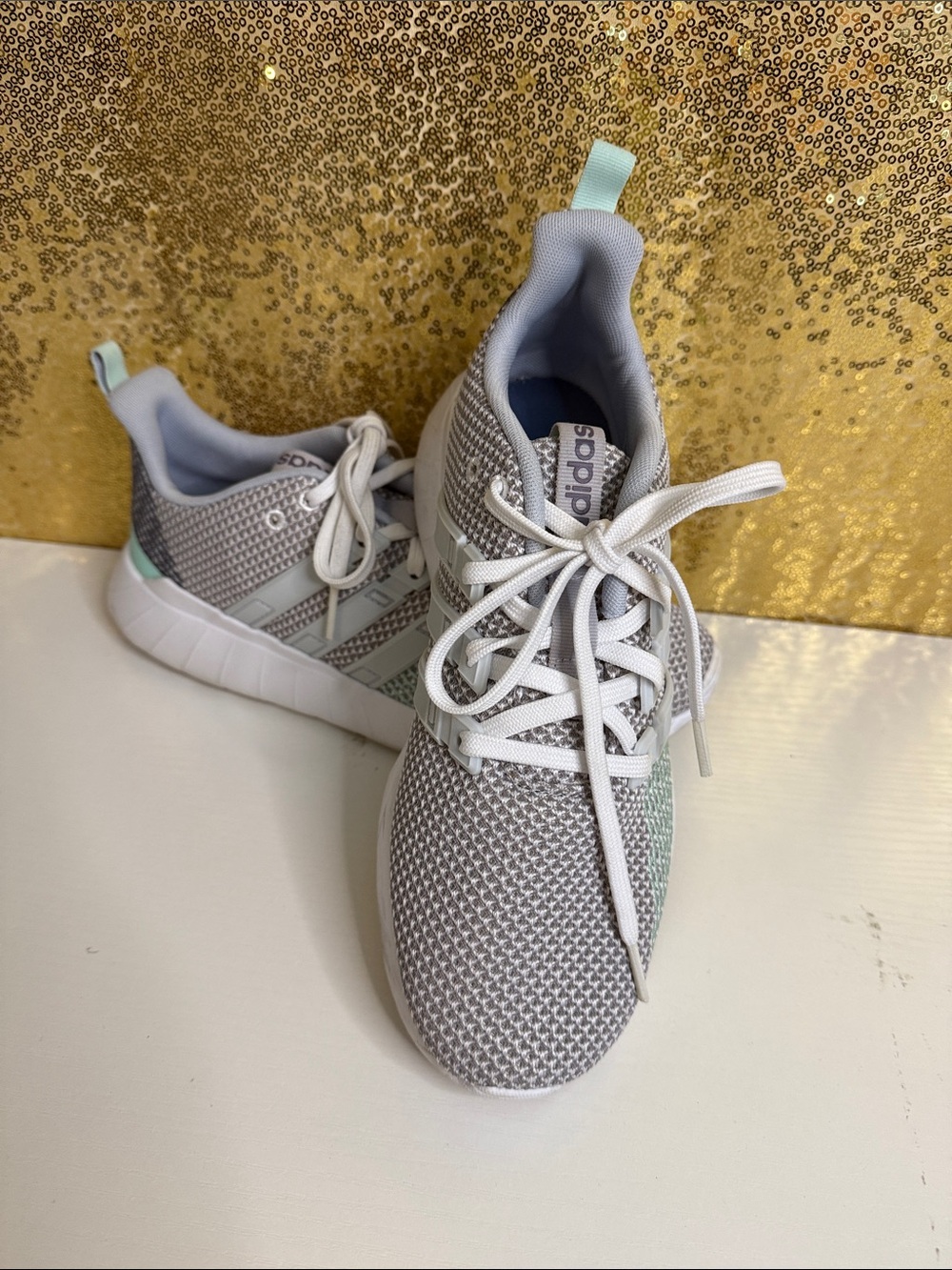 Adidas Questar Flow shoes Kids Light Gray Knit Sneakers with Mint Accents